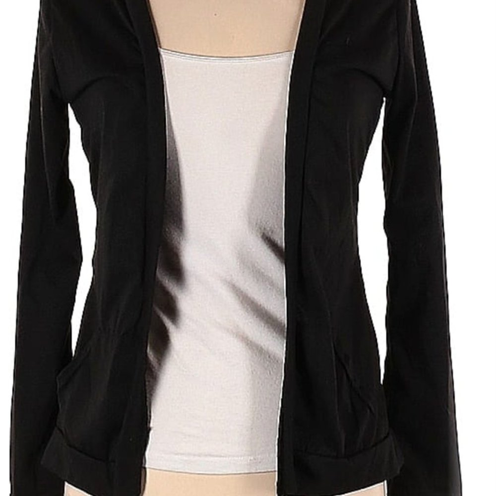 Ealey Fushi Black Long Sleeve Cardigan Skull Goth Girl Size M/L NWOTs - Picture 2 of 8